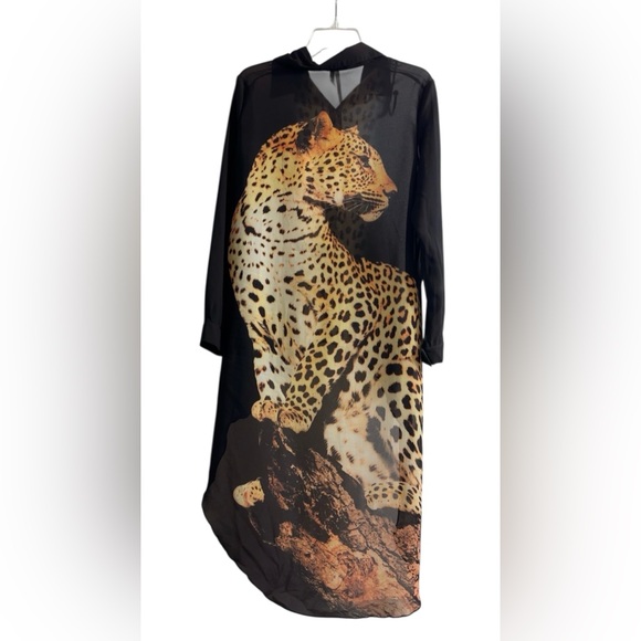 36point5 high low leopard Tunic… Approximate measurements: Pit to Pit 21” - Picture 3 of 5